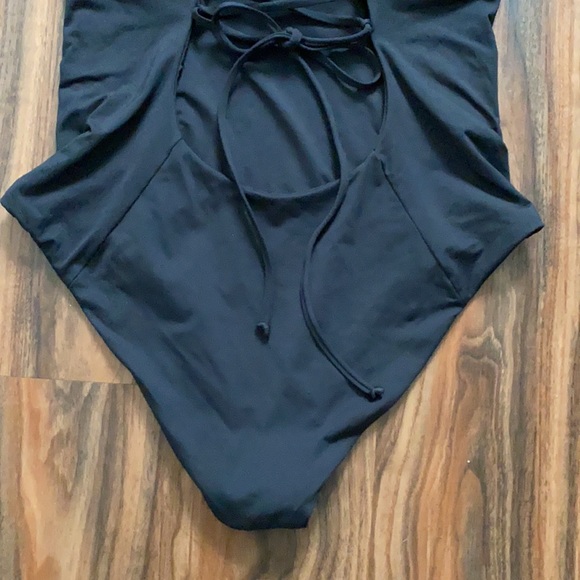 NWOT Becca Color Code Square One Piece - Picture 10 of 12